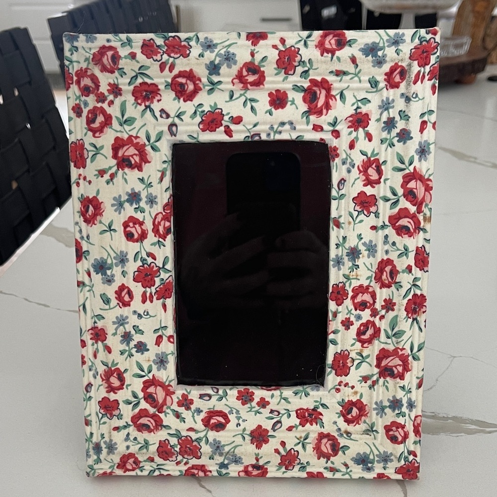 Floral Picture Frame with Red and White Design